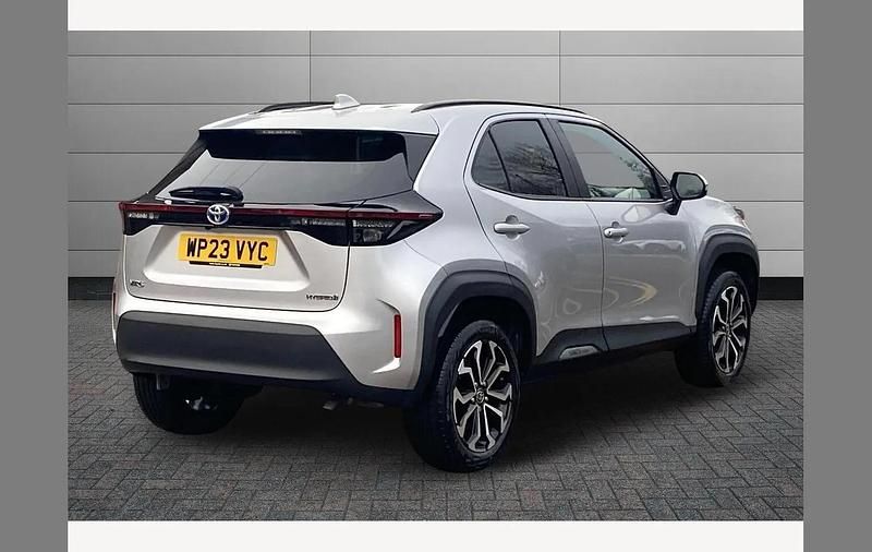 Used Toyota Yaris Cross Design 116 HP (85 kW) 2023 Silver SUV
