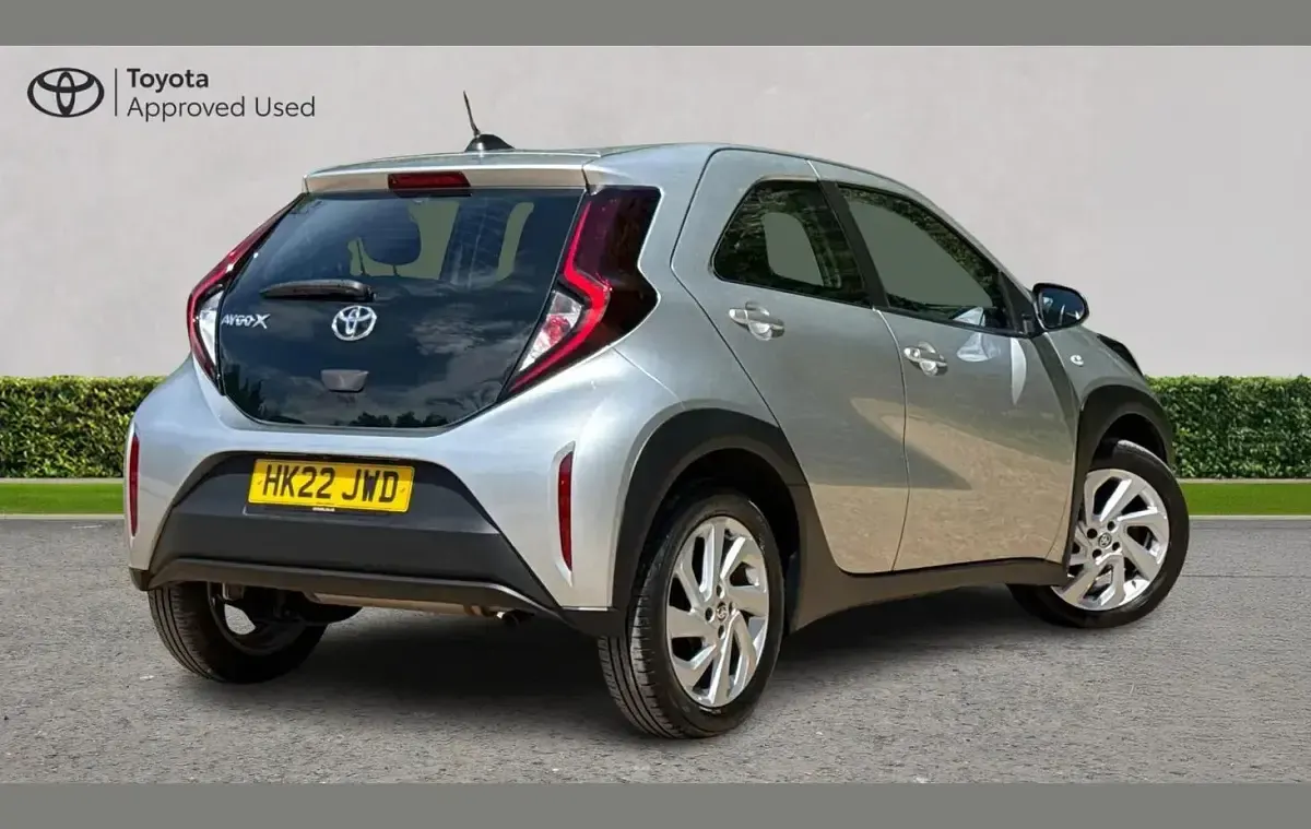 Used Toyota Aygo X PURE 72 HP (52 kW) 2022 Silver SUV