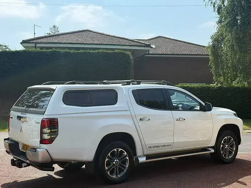 Used Mitsubishi L200 150 HP (110 kW) 2019 White Pickup