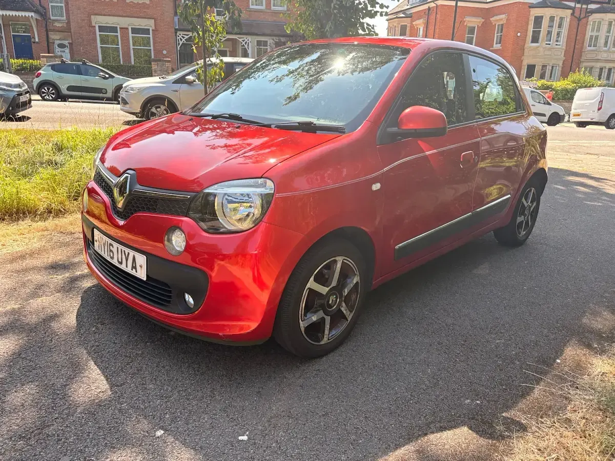 Used Renault Twingo Dynamique 70 HP (51 kW) 2016 Red Hatchback
