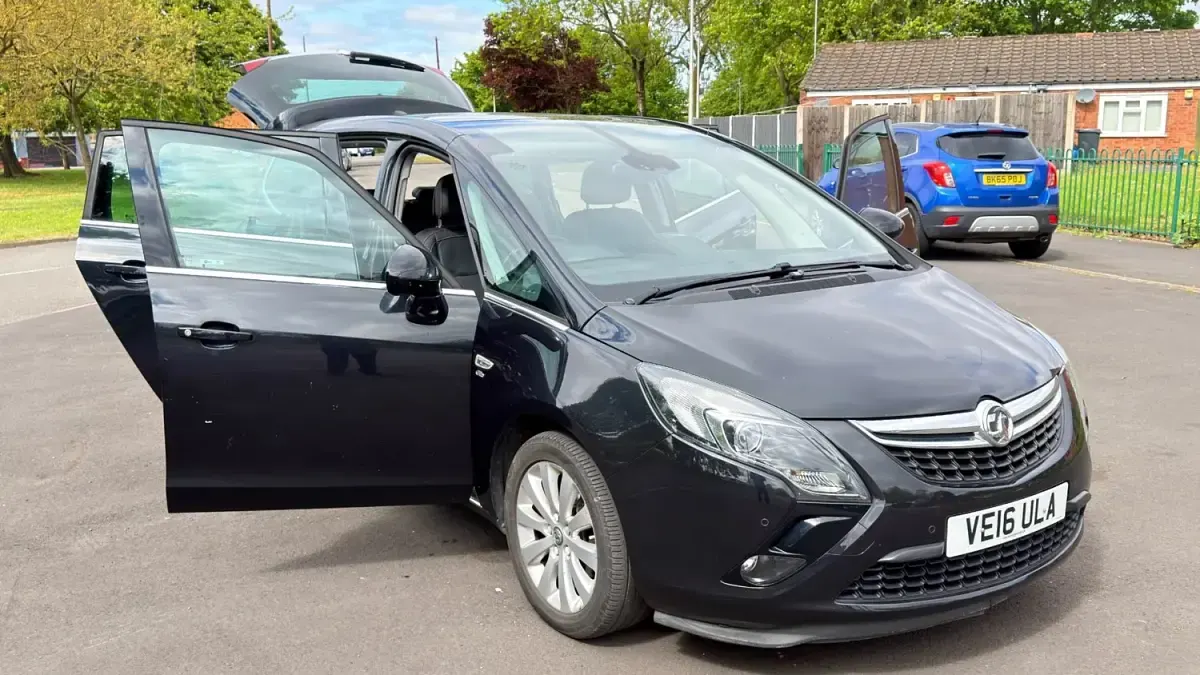 Second-hand Vauxhall Zafira Elite 136 CP (100 kW) 2016 Negru Monovolum