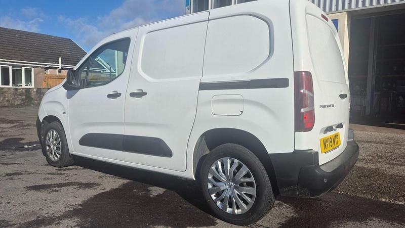 Used Peugeot Partner 131 HP (96 kW) 2019 White MPV