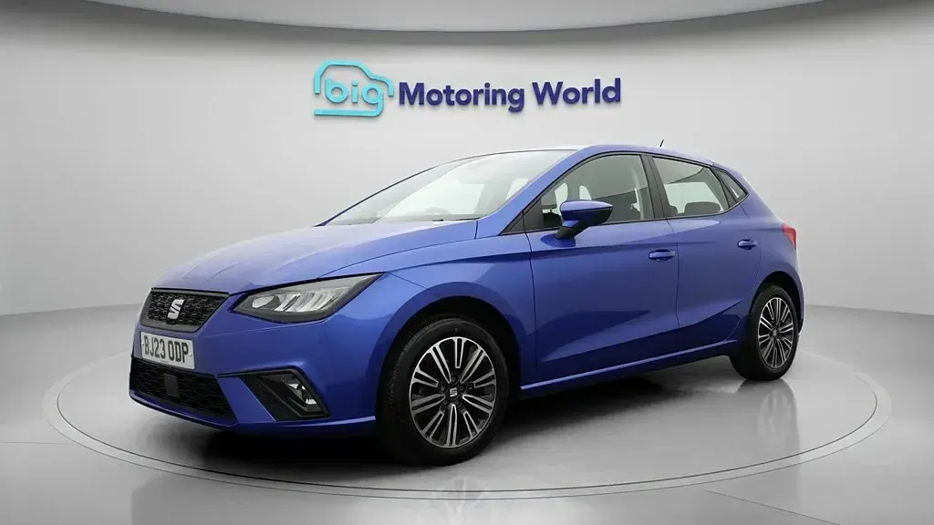 Begagnad Seat Ibiza SE Technology 95 HK (69 kW) 2023 Blå Halvkombi