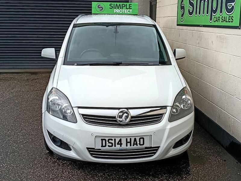 Used Vauxhall Zafira Design Edition 120 HP (88 kW) 2014 White MPV