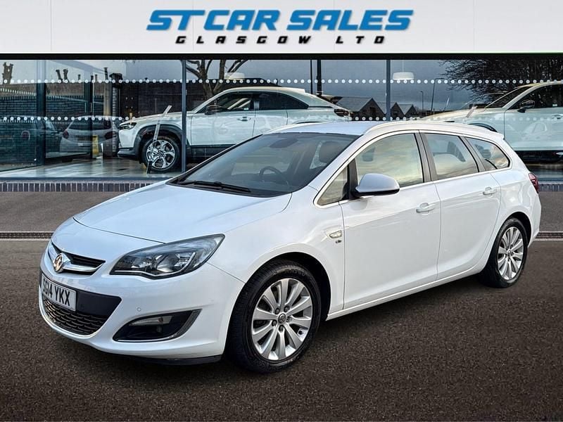 Used Vauxhall Astra Elite 165 HP (121 kW) 2014 White Estate