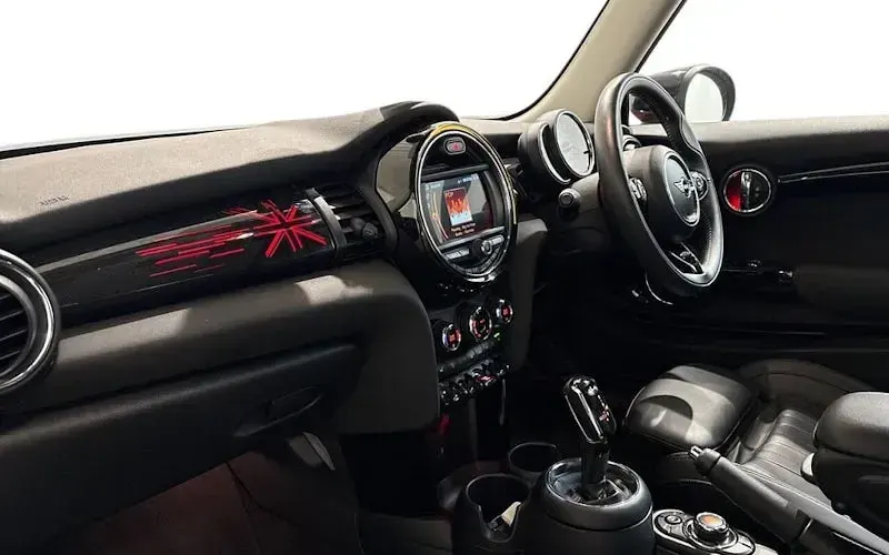 Used Mini Cooper Exclusive 136 HP (100 kW) 2019 Red Hatchback
