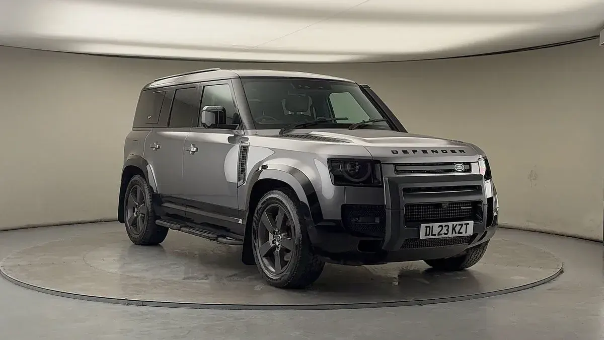 Used Land Rover Defender HSE Dynamic 300 HP (220 kW) 2023 SUV