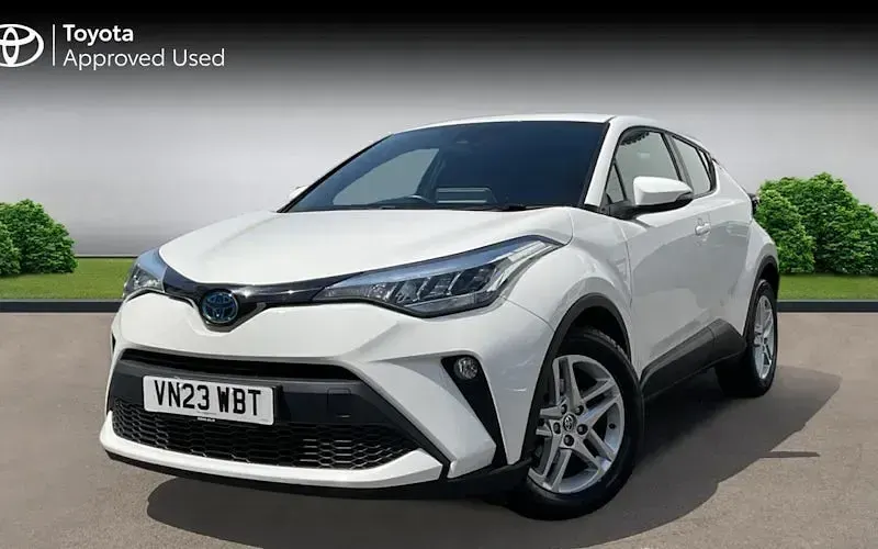 Used Toyota C-HR Play 122 HP (89 kW) 2023 White SUV