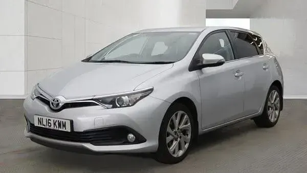 Used Toyota Auris Design 116 HP (85 kW) 2016 Silver Hatchback