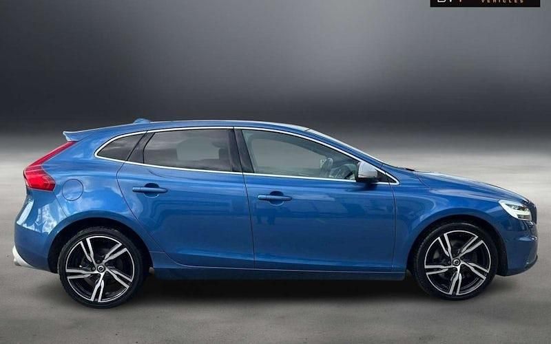 Gebraucht Volvo V40 R-Design Pro 150 PS (110 kW) 2018 Blau Kleinwagen