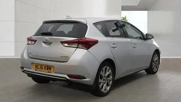 Used Toyota Auris Design 116 HP (85 kW) 2016 Silver Hatchback