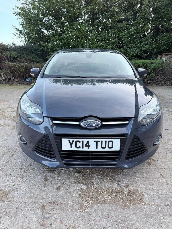 Begagnad Ford Focus Titanium 115 HK (84 kW) 2014 Grå Halvkombi