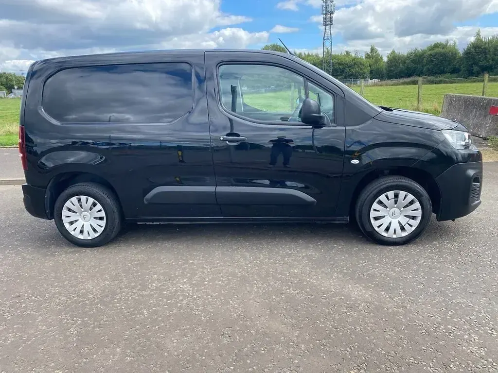 Used Citroën Berlingo 75 HP (55 kW) 2019 Black MPV