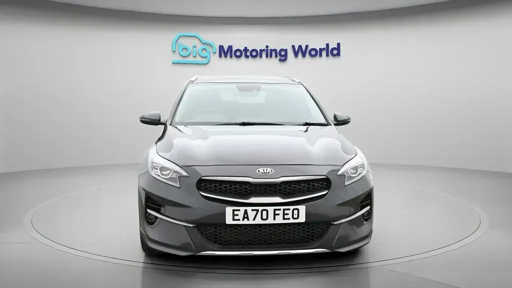 Usado Kia XCeed 138 HP (101 kW) 2020 Cinzento SUV