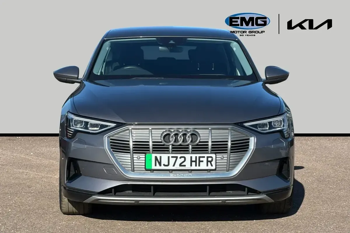 Begagnad Audi e-tron Business 300 kW (408 HK) 2022 Grå SUV