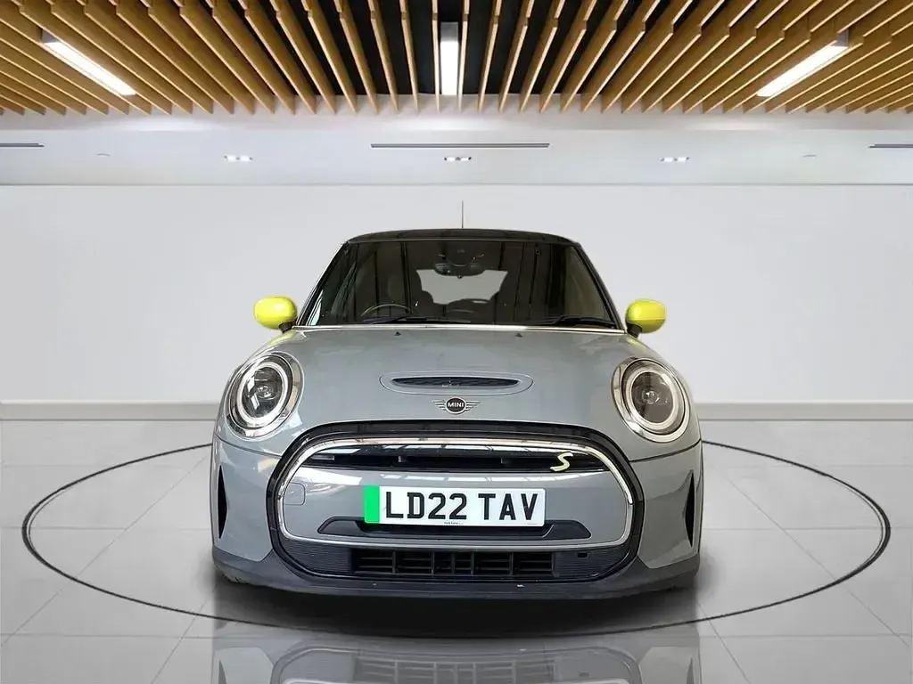 Usado Mini Cooper SE Hatch 135 kW (184 CV) 2022 Gris Utilitario