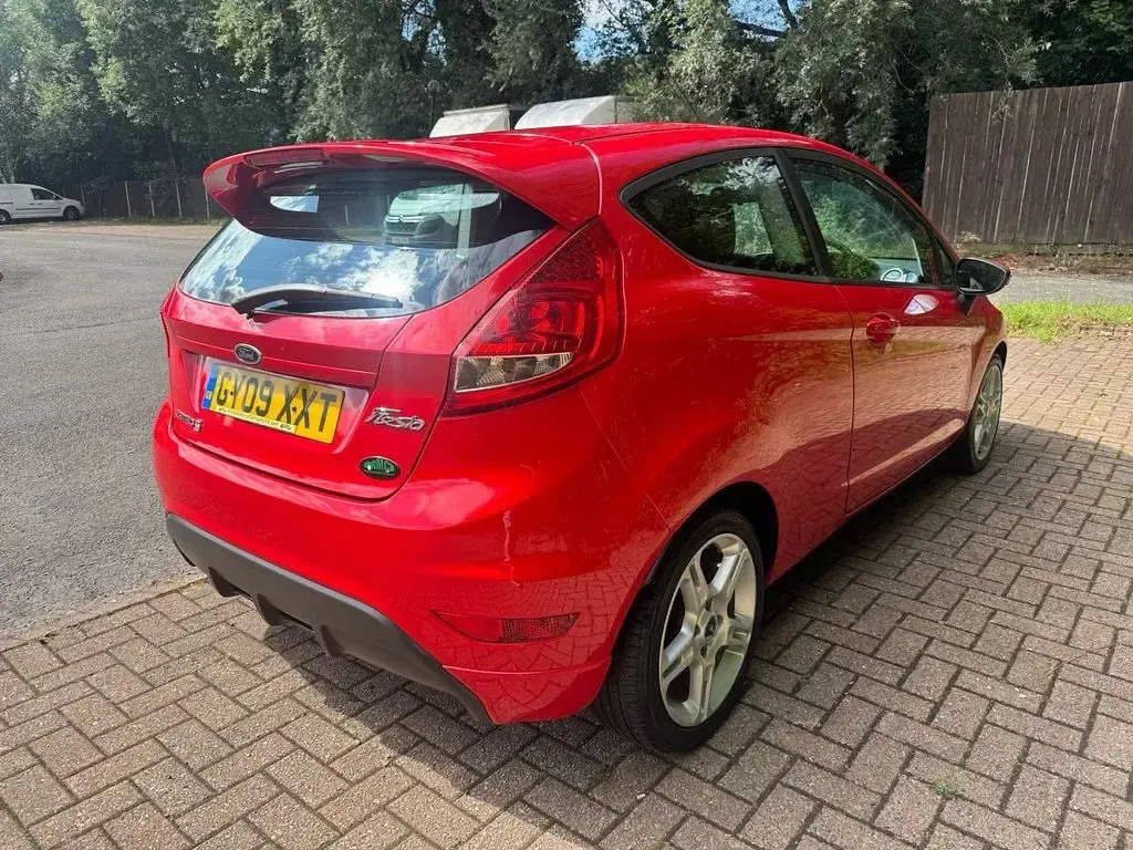 Used Ford Fiesta Zetec 118 HP (86 kW) 2009 Red Hatchback
