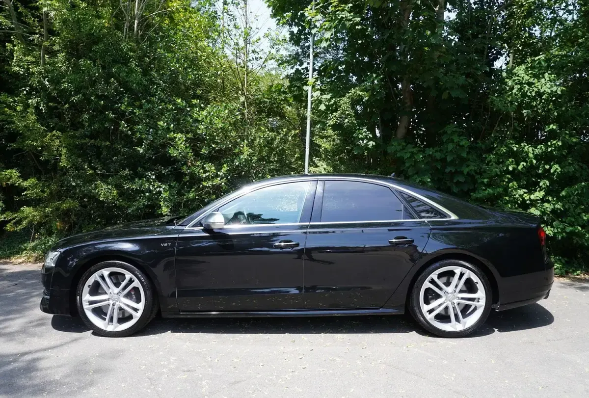 Used Audi S8 Comfort 520 HP (382 kW) 2016 Black Sedan
