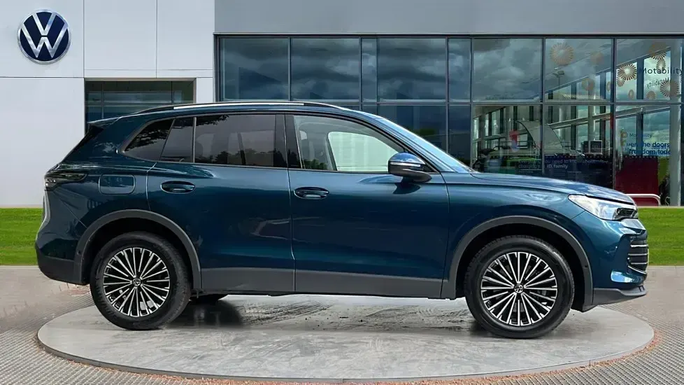 Usado VW Tiguan Match 204 HP (150 kW) 2025 Azul SUV