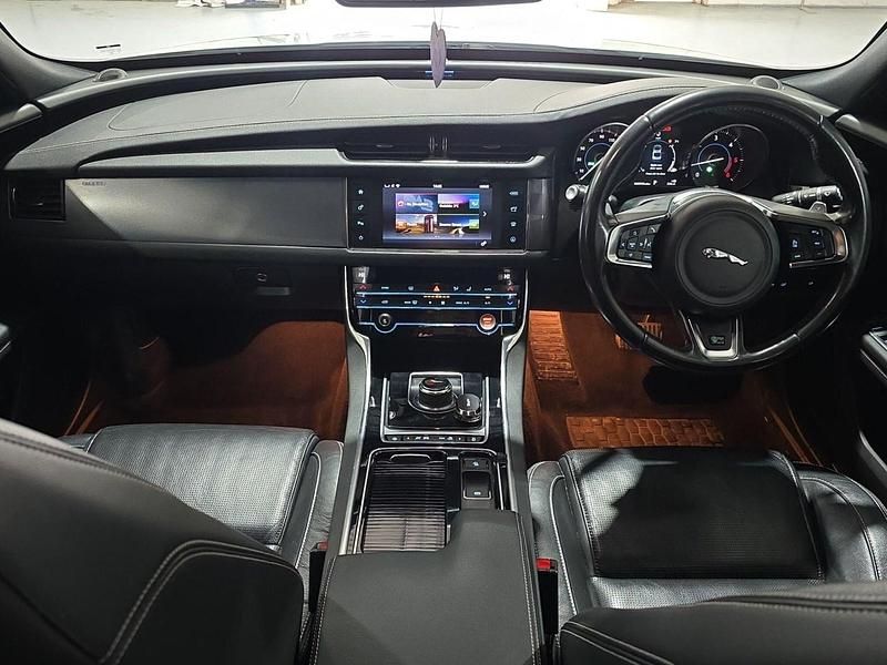 Used Jaguar XF R-Sport 180 HP (132 kW) 2018 White Sedan