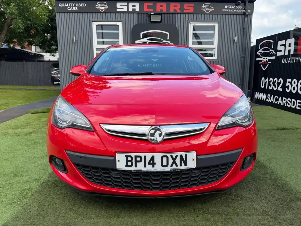 Used Vauxhall Astra GTC SRi 110 HP (80 kW) 2014 Red Hatchback