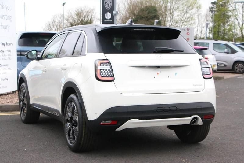 Neu Fiat 600 La Prima 99 PS (72 kW) 2026 Weiß SUV