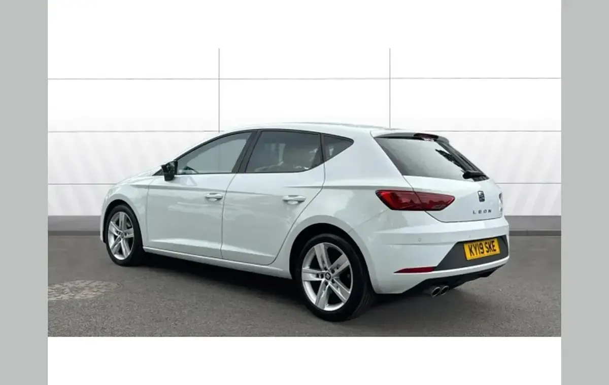 Used Seat Leon FR 150 HP (110 kW) 2019 White Hatchback