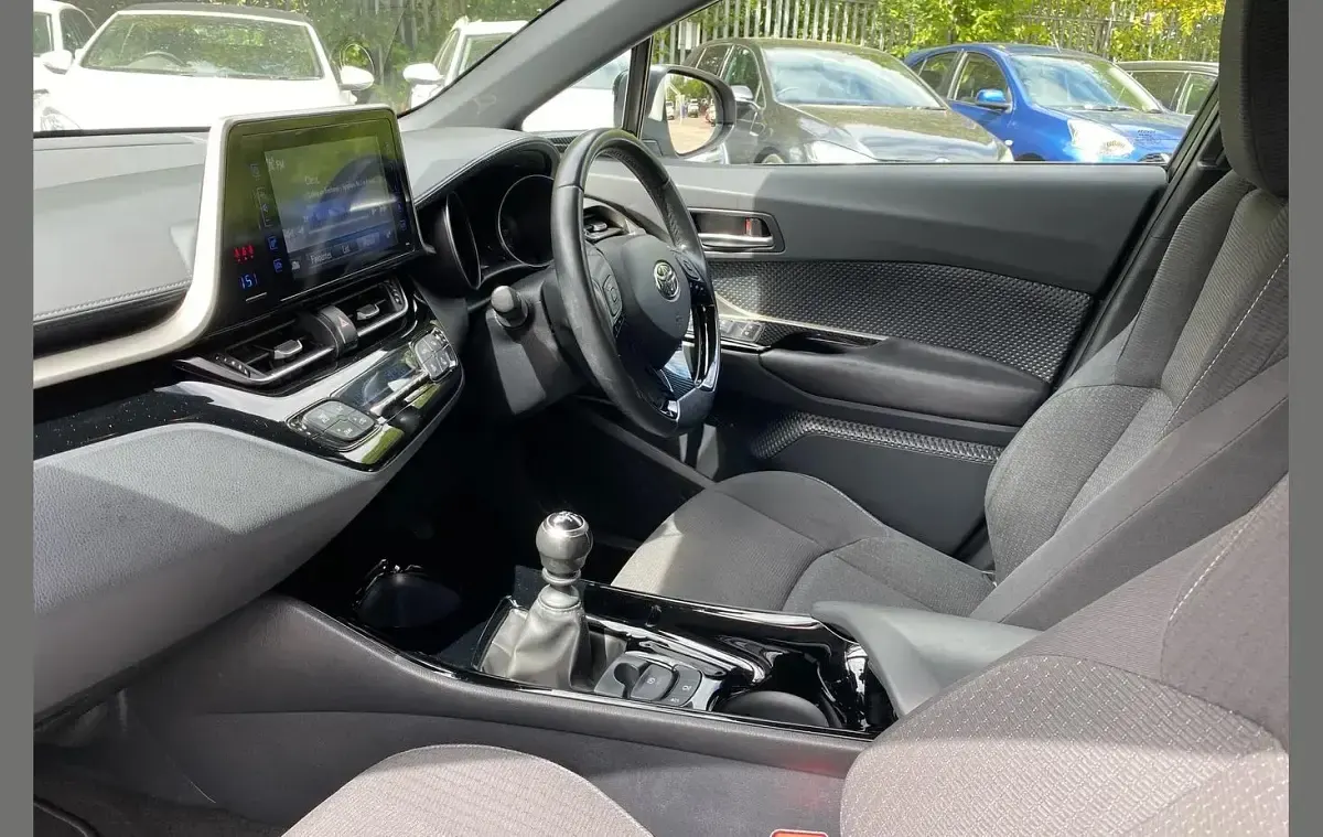 Used Toyota C-HR 116 HP (85 kW) 2018 Silver SUV