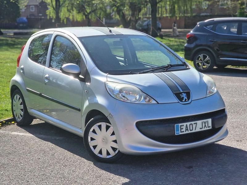 Used Peugeot 107 68 HP (50 kW) 2007 Silver Hatchback
