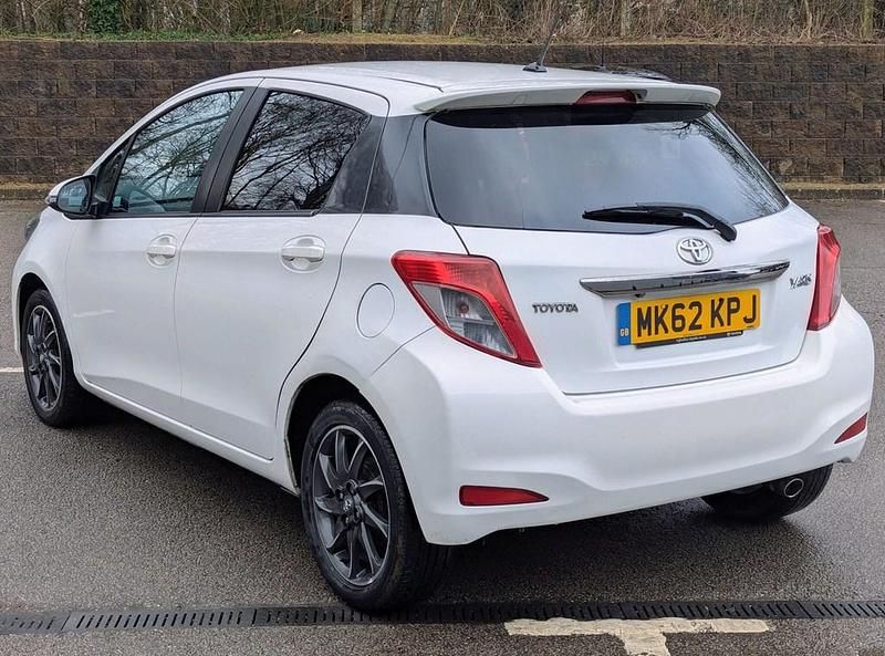 Used Toyota Yaris Trend 99 HP (72 kW) 2012 White Hatchback