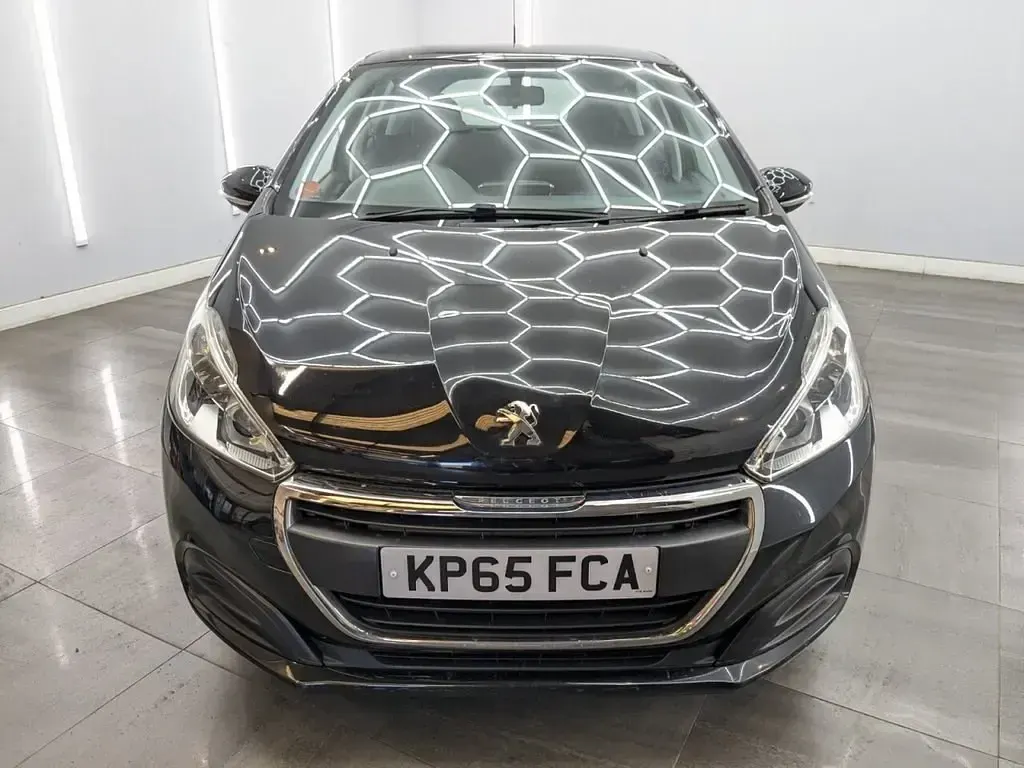 Second-hand Peugeot 208 Active 82 CP (60 kW) 2015 Negru Hatchback