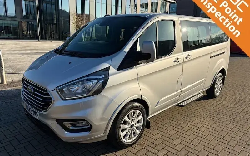 Używany Ford Tourneo Titanium 131 KM (96 kW) 2023 Minivan