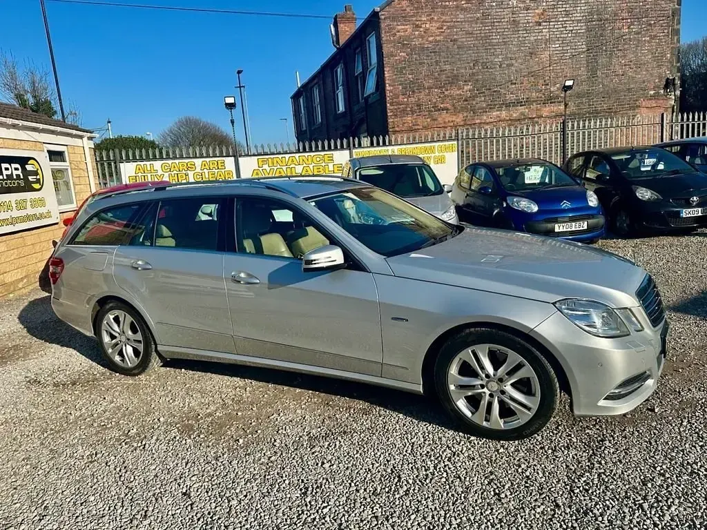 Usado Mercedes E250 Avantgarde 2010 Prateado Carrinha