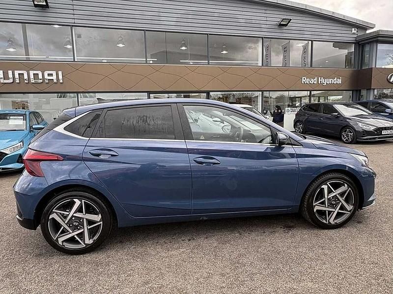 Used Hyundai i20 Premium 100 HP (73 kW) 2025 Vibrant blue Hatchback