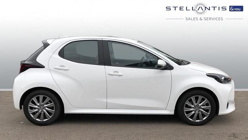 Used Toyota Yaris Hybrid 114 HP (83 kW) 2023 White