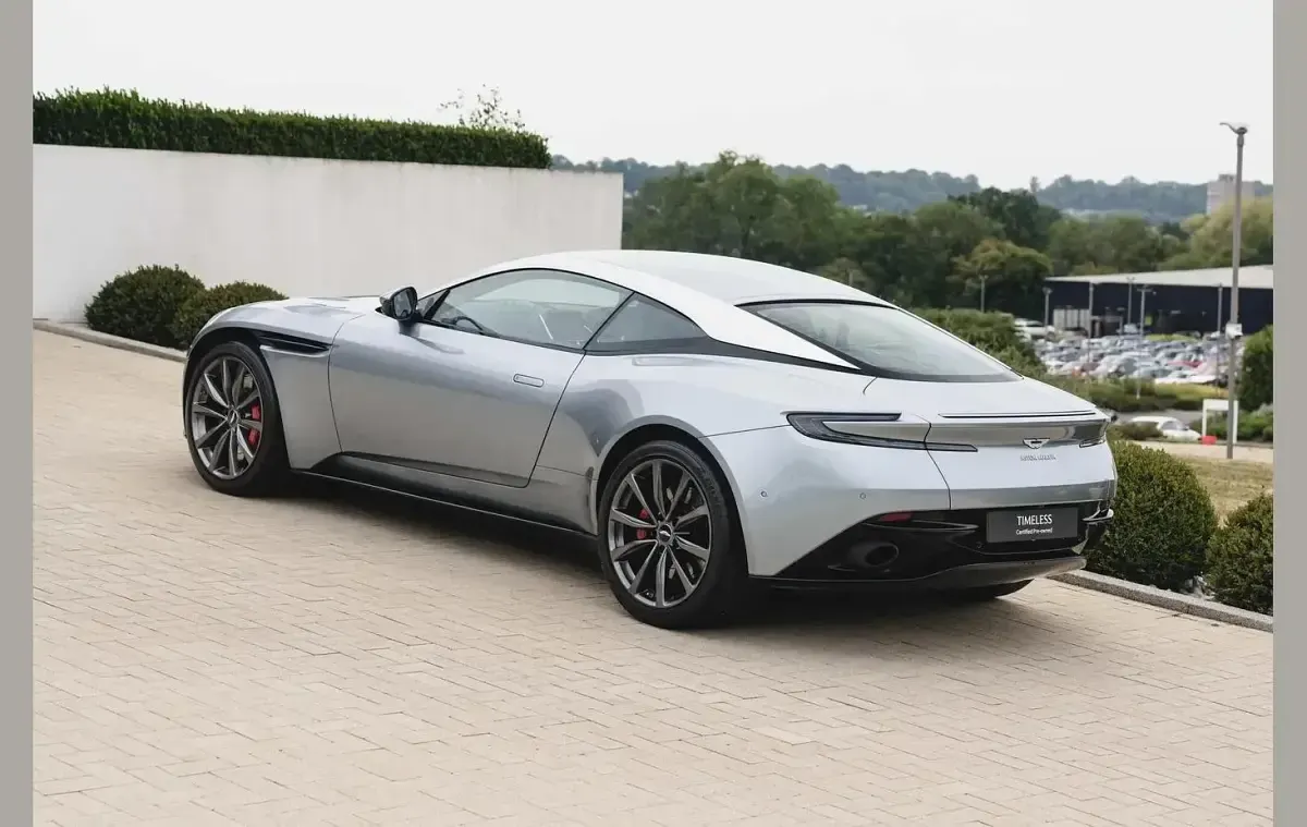 Used Aston Martin DB11 502 HP (369 kW) 2018 Silver Coupe