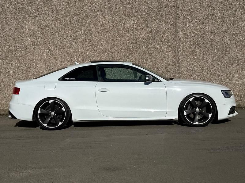 Begagnad Audi A5 Black Edition 272 HK (200 kW) 2015 Vit Sportkupé