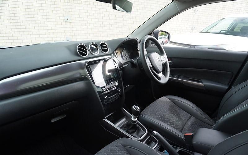 Used Suzuki Vitara 129 HP (94 kW) 2025 Silky silver SUV