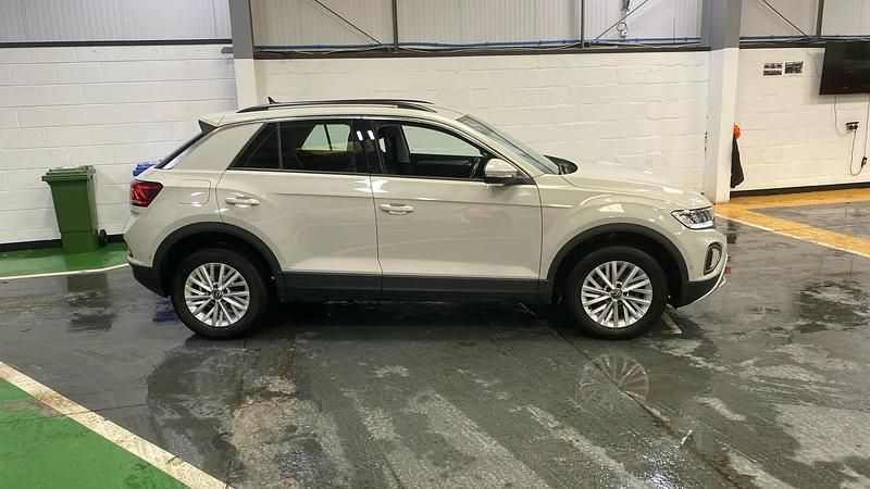 Used VW T-Roc Life 110 HP (80 kW) 2023 Grey SUV