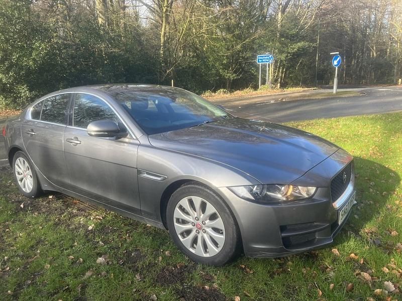 Usado Jaguar XE Prestige 2017 Cinzento Sedan