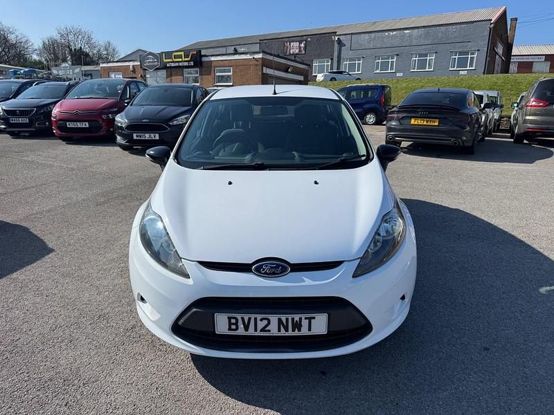 Used Ford Fiesta 82 HP (60 kW) 2012 White Hatchback