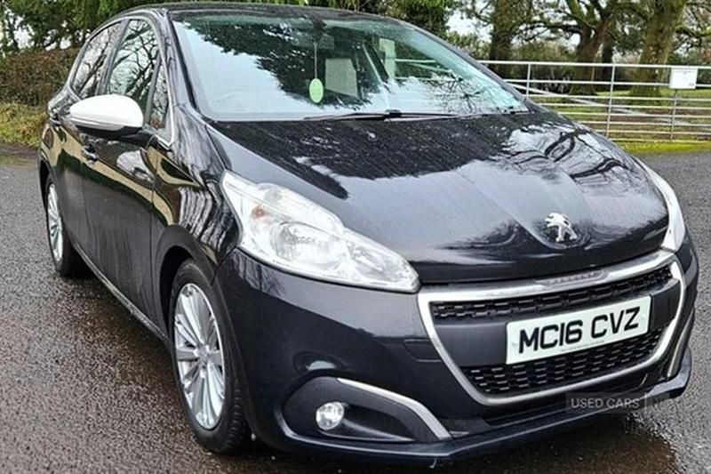 Used Peugeot 208 Allure 80 HP (58 kW) 2016 Black Hatchback