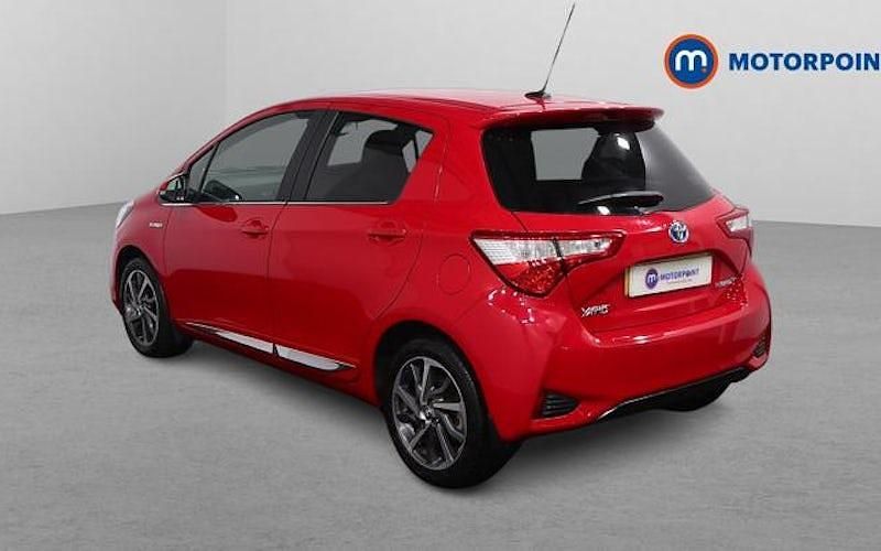 Used Toyota Yaris Hybrid 101 HP (74 kW) 2020 Hatchback