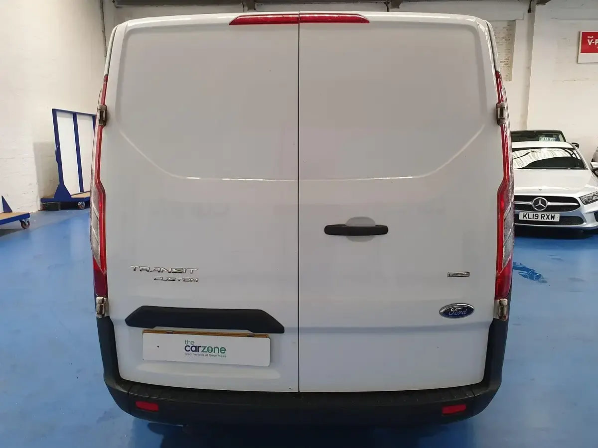 Used Ford Transit Custom 105 HP (77 kW) 2018 White Van