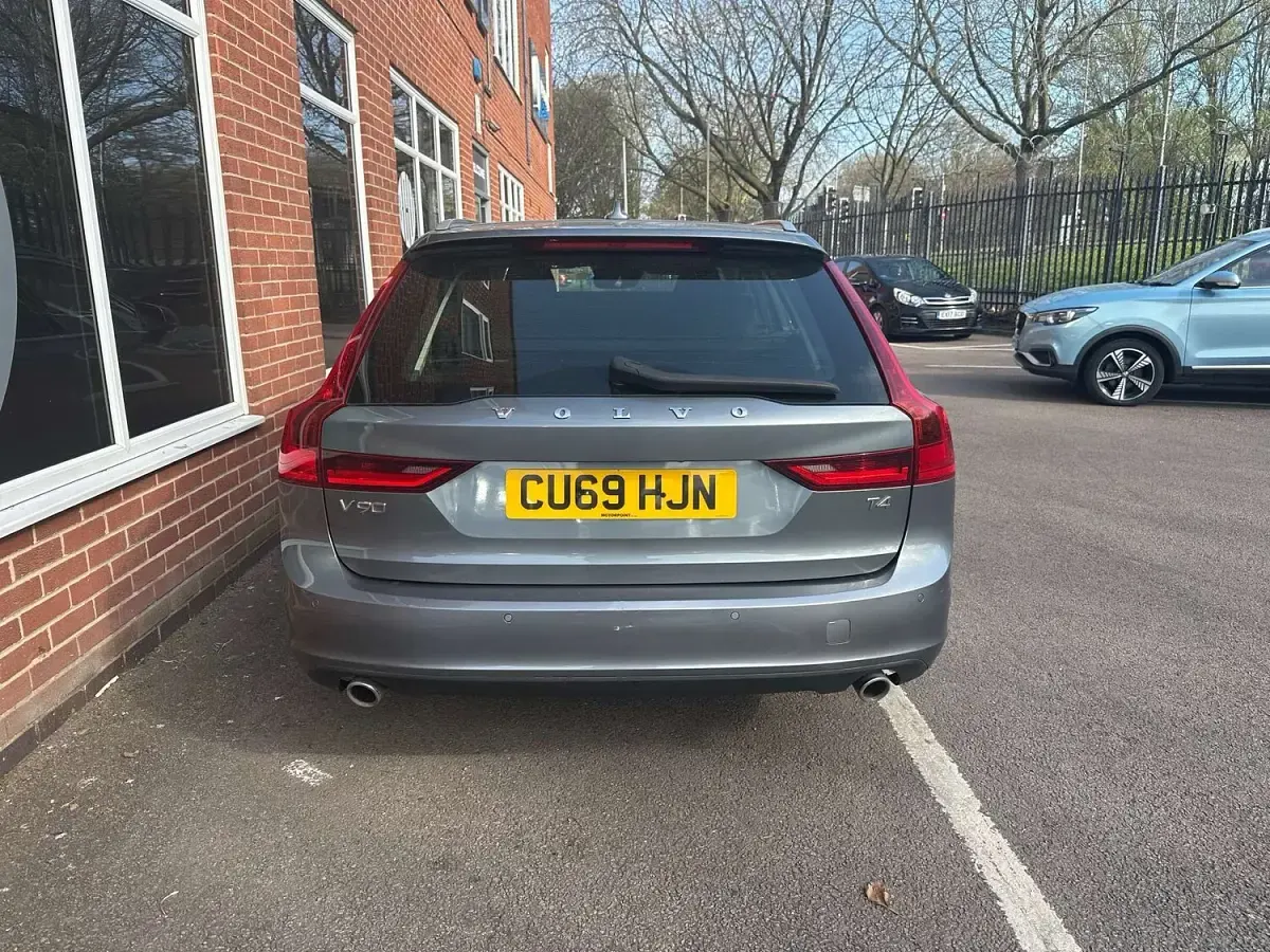 Used Volvo V90 Momentum 190 HP (139 kW) 2019 Grey Estate