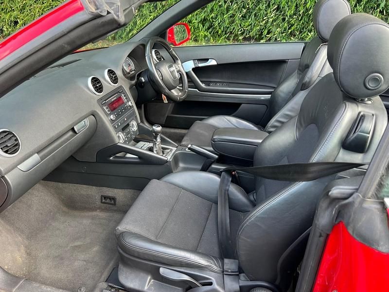 Begagnad Audi A3 Cabriolet S-Line 105 HK (77 kW) 2011 Röd Cab