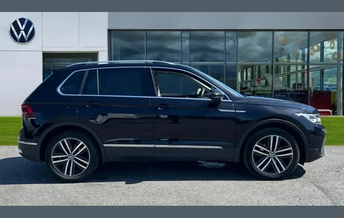 Used VW Tiguan Elegance 150 HP (110 kW) 2022 Black SUV