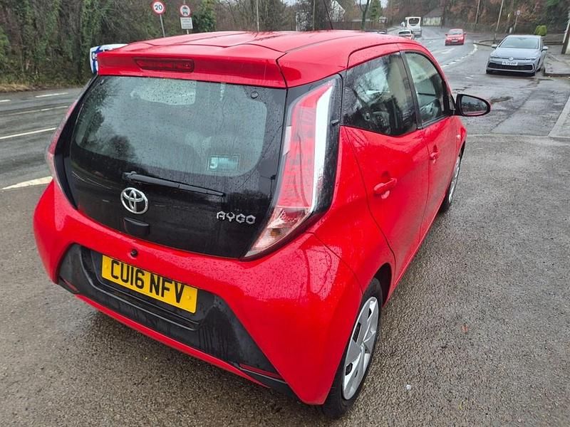 Used Toyota Aygo X-play 69 HP (50 kW) 2016 Red Hatchback