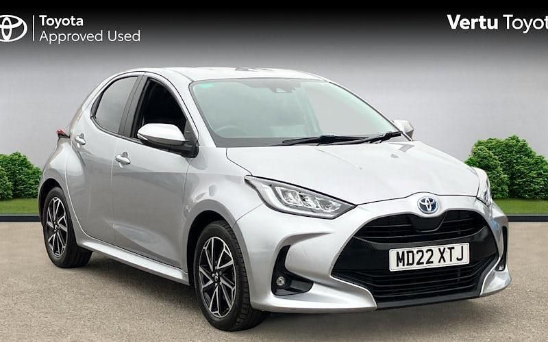 Used 2025 Toyota Yaris Hybrid Design Hatchback | £16,452 (Super price) - Image 1/4