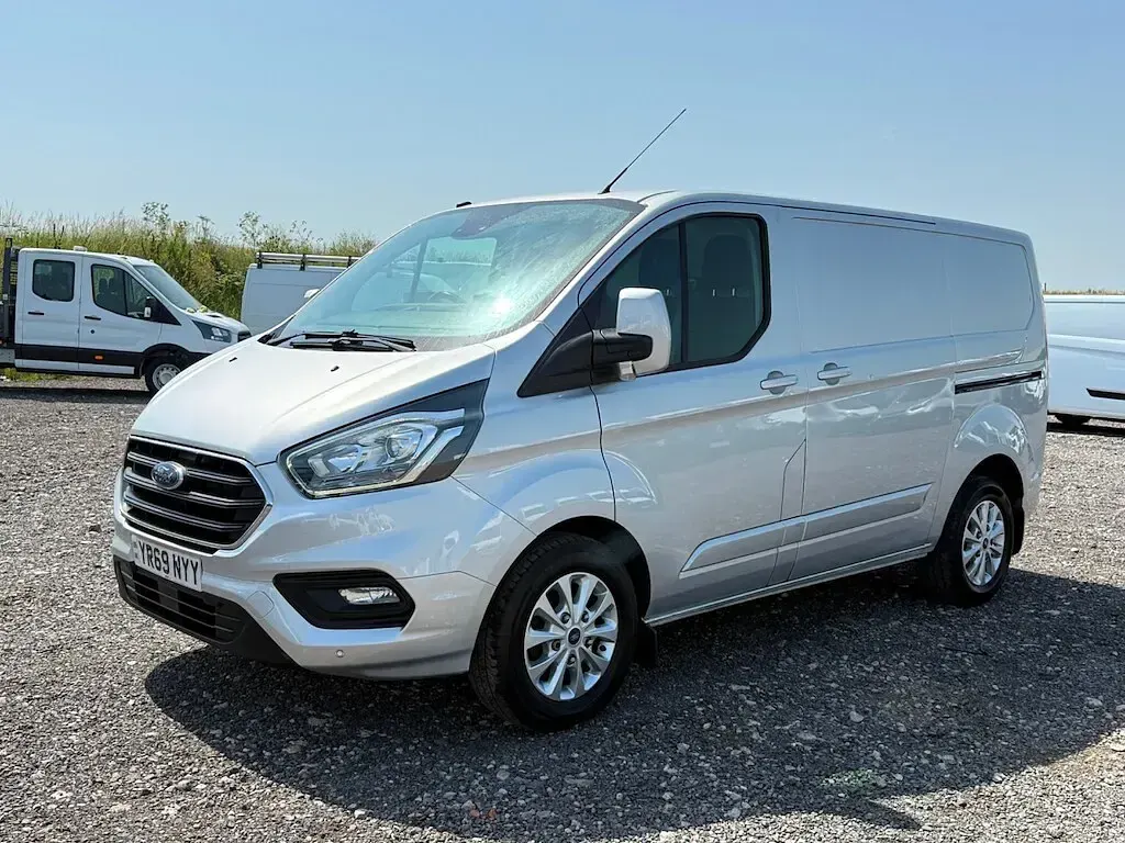 Used Ford Transit Custom Limited 130 HP (95 kW) 2019 Silver Van